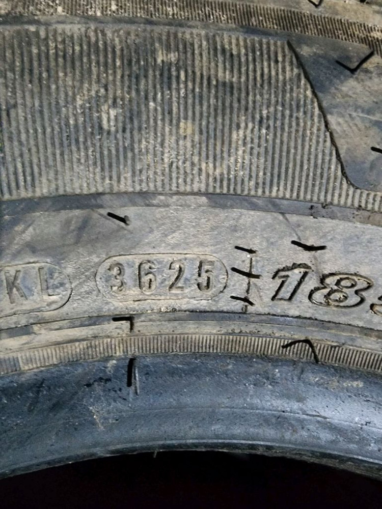 185r14 화물차 트럭 중고타이어 이미지