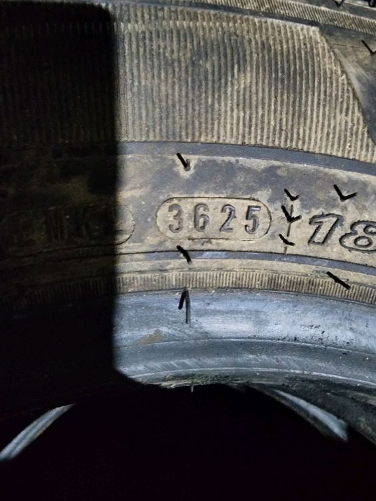 185r14 화물차 트럭 중고타이어 이미지