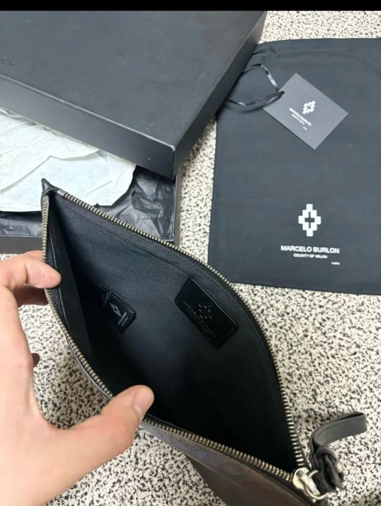 마르셀로불론 윙 프린팅 클러치--2