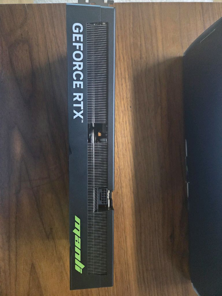 RTX 5070 Ti 만리 네뷸라 이미지