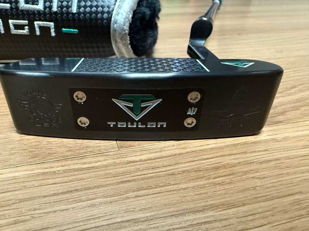 툴롱 게라지 메디슨 블랙 투어퍼터 34인치 판매합니다.--1