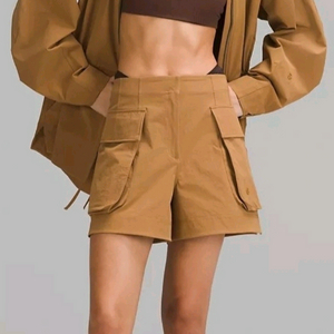 룰루레몬 릴릭스핏 SHR카고쇼츠 4인치