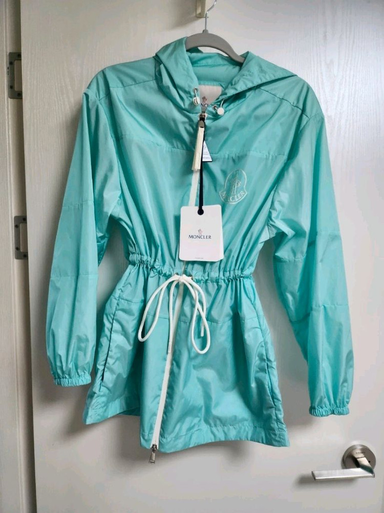 몽클레어 바람막이 후드점퍼--3
