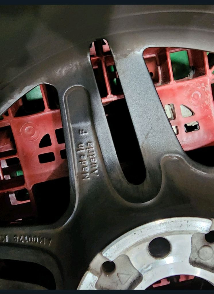 벤츠 E클래스 e250 AMG 18인치 프론트 정품 휠(A2134016300) 2짝 판매합니다.--4