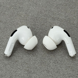 에어팟 프로 2세대 라이트닝 블루투스 이어폰 판매합니다.