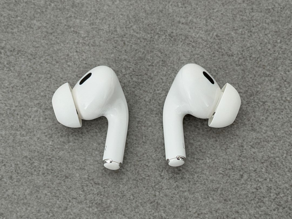 에어팟 프로 2세대 라이트닝 블루투스 이어폰 판매합니다.--1