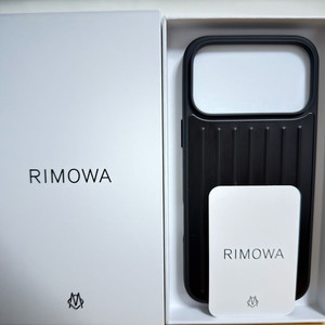 (미사용품) 정품 리모와 아이폰17 프로맥스 알루미늄 케이스(블랙) 팝니다.