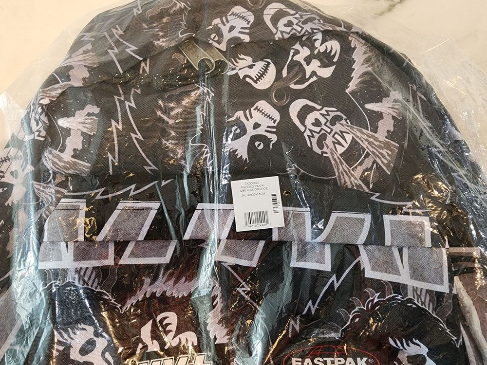 [백팩] 이스트팩 EASTPAK 정품 락밴드 키스 KISS 백팩 패디드파커 (새제품)--4