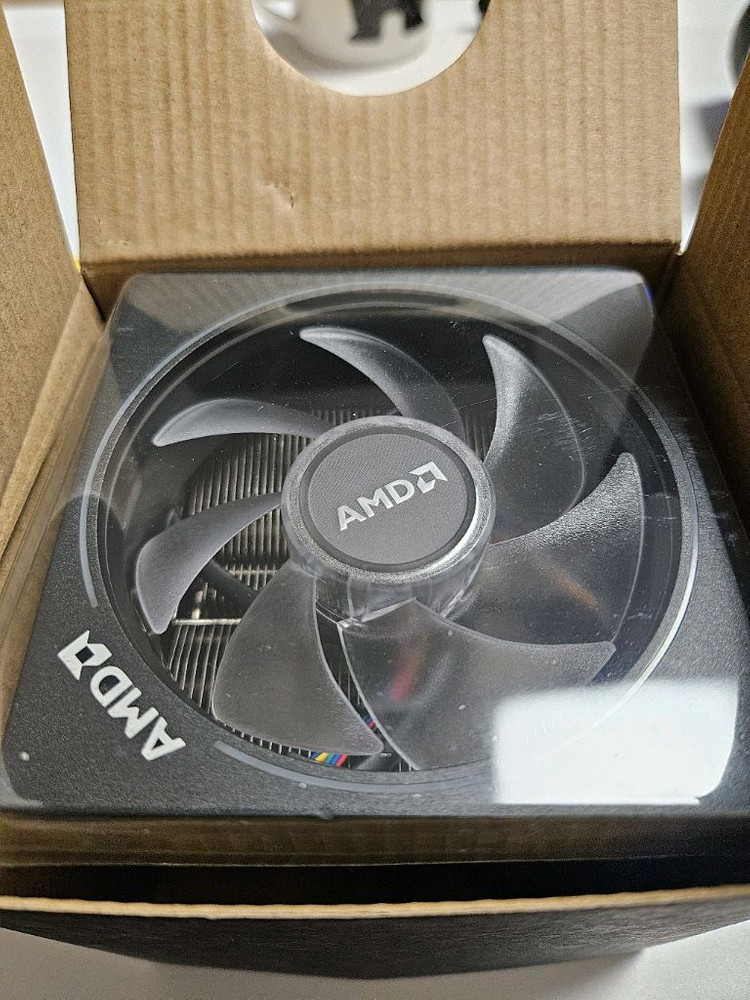 AMD CPU 라이젠7 마티스 3700x 정품 풀박스--2