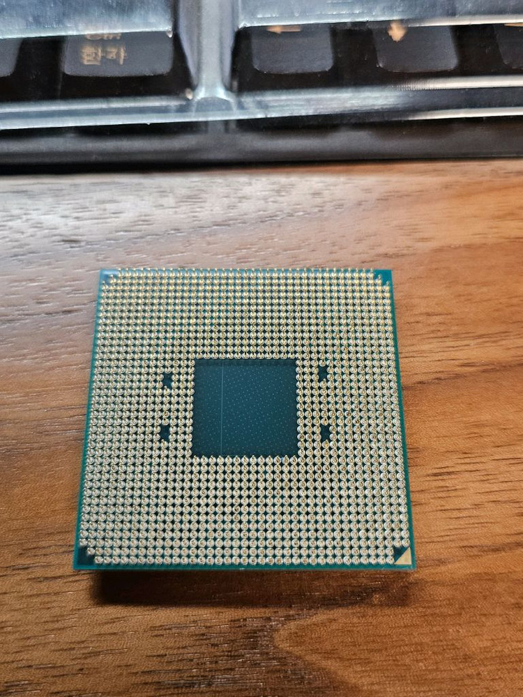 AMD CPU 라이젠7 마티스 3700x 정품 풀박스--5