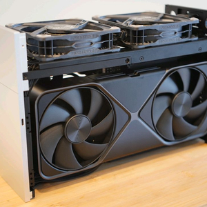 폼디 SFF 라이젠 9950X3D 64GB RAM RTX 5090 FE 게이밍 AI 본체