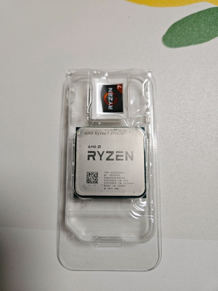 AMD CPU 라이젠7 마티스 3700x 정품 풀박스--4