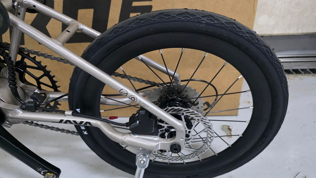 자바 16인치 NEO3(네오3)16인치 트라이폴드 미니벨로 시마노 유압 디스크 브레이크 티타늄--2