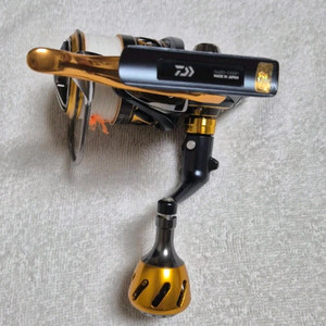 18토너먼트 2500SH LBD릴 이미지