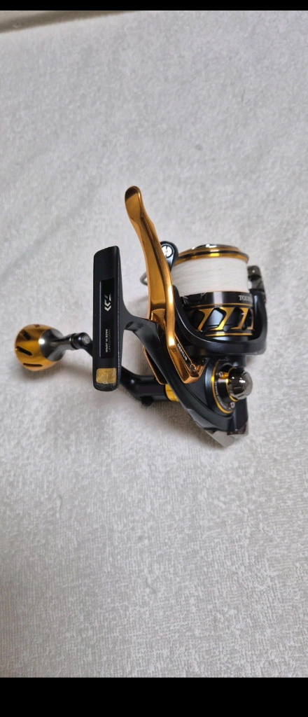 18토너먼트 2500SH LBD릴 이미지