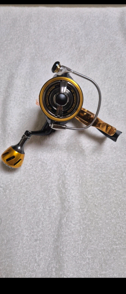 18토너먼트 2500SH LBD릴 이미지