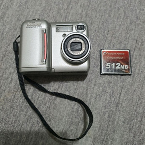 니콘 쿨픽스 775 디카