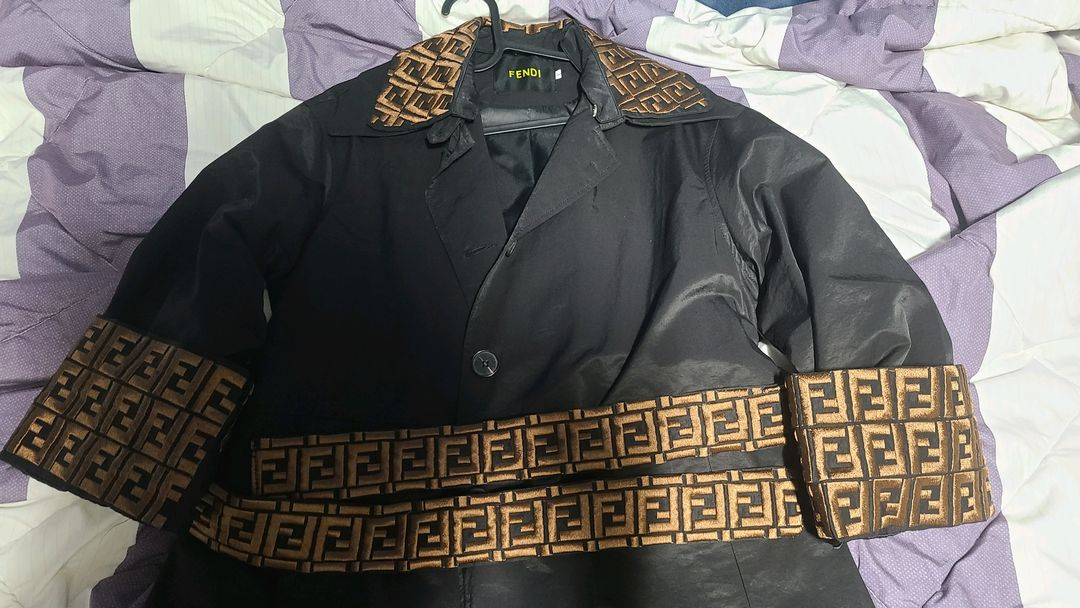 펜디 FF 자수 트렌치 블랙 코트 급처--1