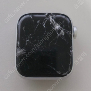 애플워치SE2 40mm 파손 본체 팝니다 이미지