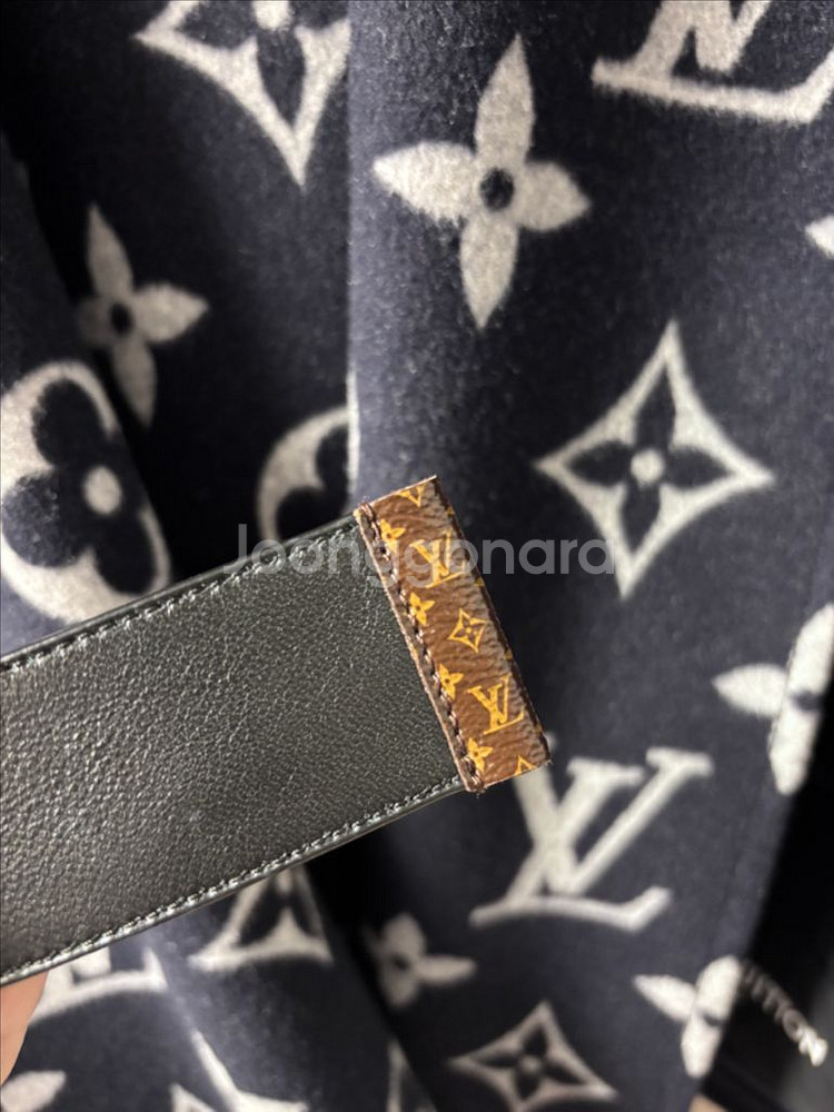 [정품] 루이비통 플랩 포켓 후디드 랩 코트 네이비--3