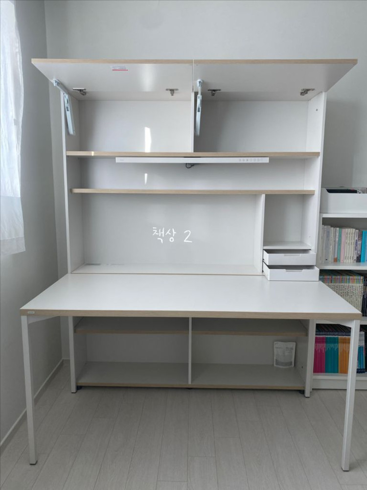 데스커 1400폭 5단 화이트 책상 (2대 일괄거래만) 이미지