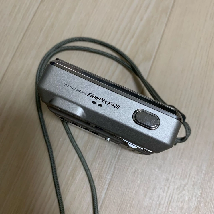 후지필름 파인픽스 F420 디지털 카메라 / 레트로 디카 / 빈티지 디카 이미지