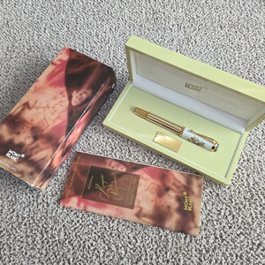 몽블랑 POA 2001 마담 퐁파두르 M 만년필