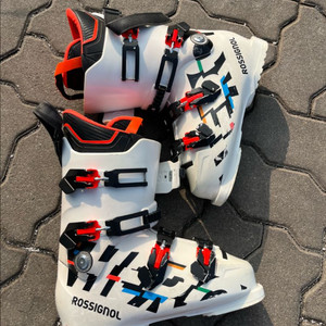 로시뇰 월드컵 스키부츠 이미지