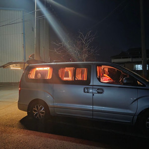 18년식 그랜드 스타렉스 세미 캠핑카 낚시 스텔스 차박 대차 가능 이미지