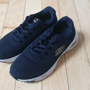 스케쳐스 운동화 - 230사이즈 (아치핏) 이미지