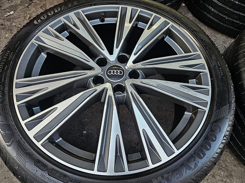 아우디 C8 A6 50TDI 정품 20인치 휠 타이어 셋트--2