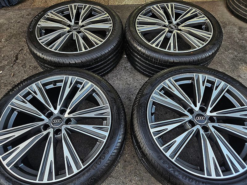 아우디 C8 A6 50TDI 정품 20인치 휠 타이어 셋트--1
