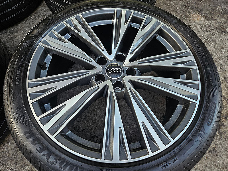 아우디 C8 A6 50TDI 정품 20인치 휠 타이어 셋트--3