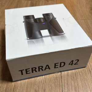 Zeiss Terra ED 10x42 쌍안경