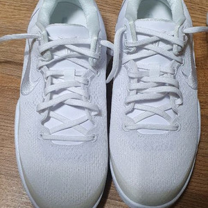 나이키 농구화 코비8 GS 230사이즈