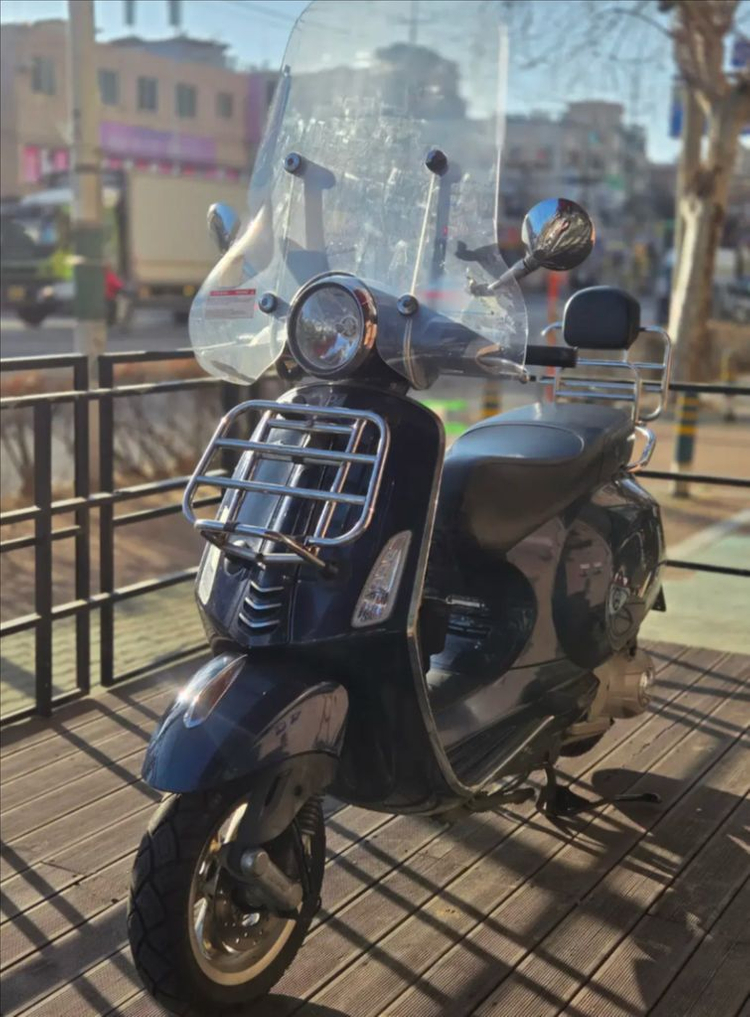 베스파 프리마베라 125cc 스쿠터 이미지