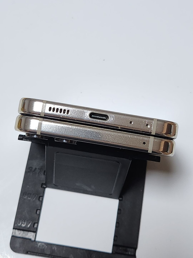 갤럭시Z플립5 256G 무잔상 크림 59517--5