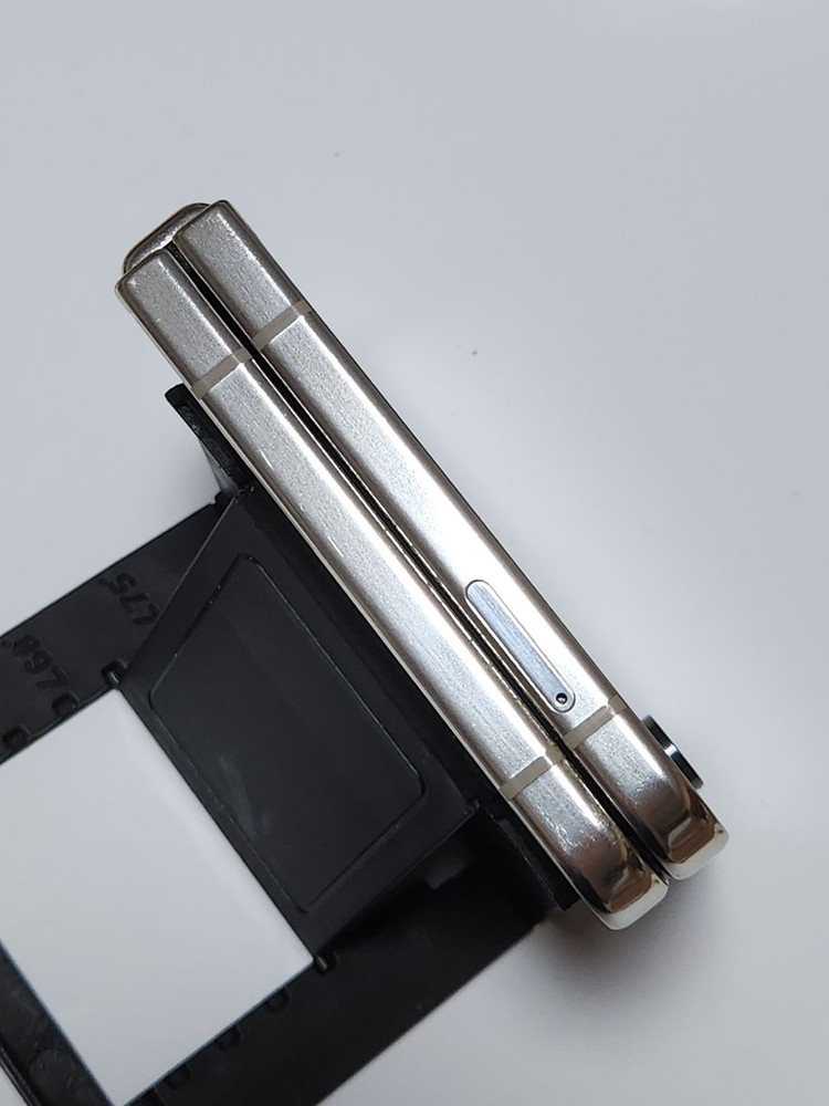 갤럭시Z플립5 256G 무잔상 크림 59517--6