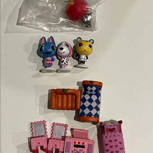 동물의숲 고전 가구/주민 피규어 + 사과 줄줄이 키링 미개봉