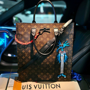 루이비통 버질아블로 캐릭터 자수 모노그램 삭플라 크로스백 (새상품) 이미지