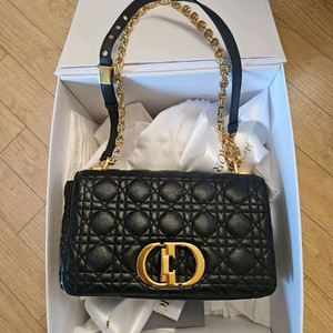 디올 카로백 미디엄 이미지