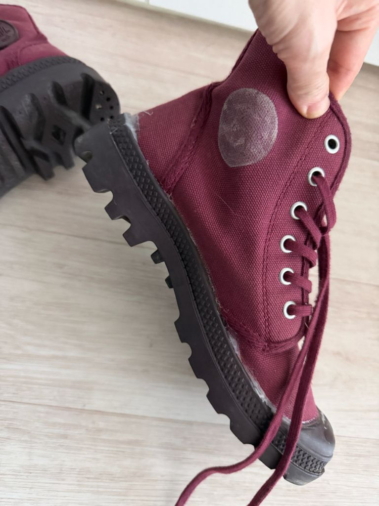 Palladium 팔라디움 팜파 하이 캔버스 부츠 235거의 쓸 것인데 왼쪽은 벌어진 틈에 본들을 조금 붙인 자국이 이미지