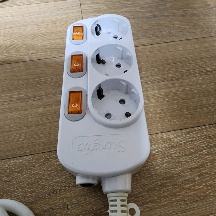 Surgio 3구 개별 스위치 멀티탭 (5m)--1