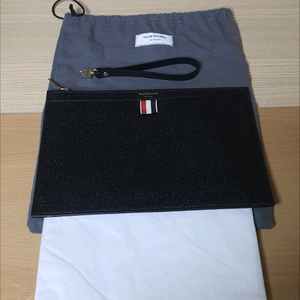 (미사용)톰브라운 클러치백 새상품급 정품(감정O)구찌프라다루이비통디올고야드샤넬셀린느보테가생로랑발렌시아가버버리가방