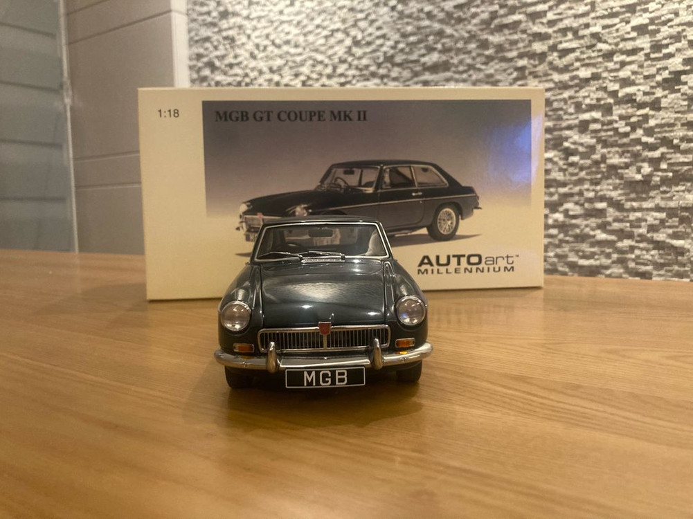 1/18 오토아트 1969mgb gt쿠페 다이캐스트 이미지