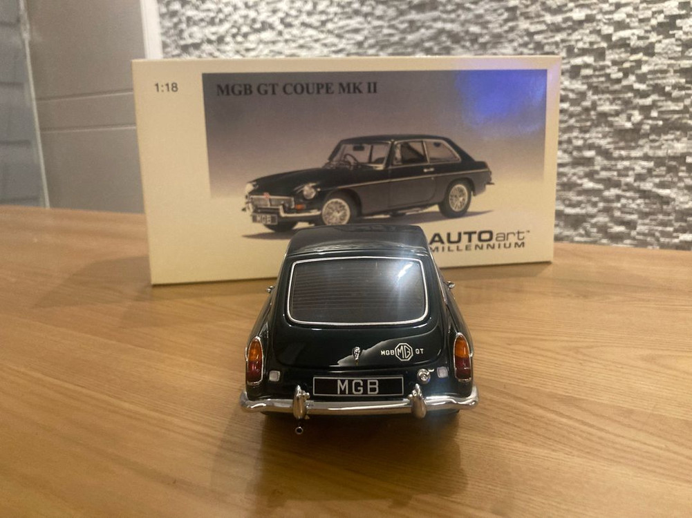 1/18 오토아트 1969mgb gt쿠페 다이캐스트 이미지