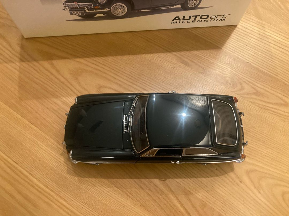 1/18 오토아트 1969mgb gt쿠페 다이캐스트 이미지