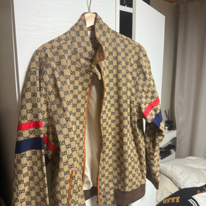 구찌 블루종 바라쿠타