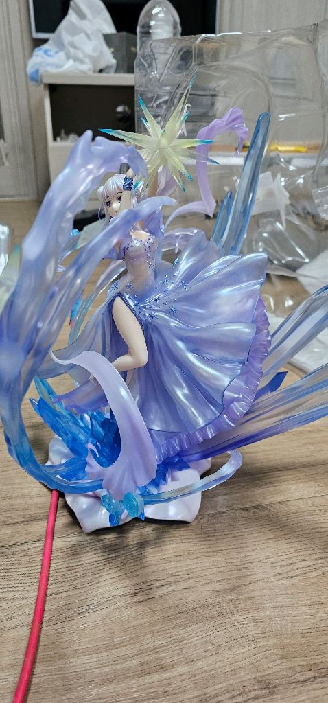 이스트림 리제로 Crystal Dress 에밀리아 피규어 팝니다(정품) 이미지