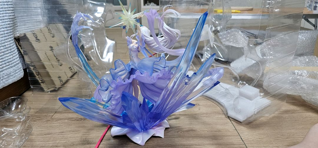 이스트림 리제로 Crystal Dress 에밀리아 피규어 팝니다(정품) 이미지